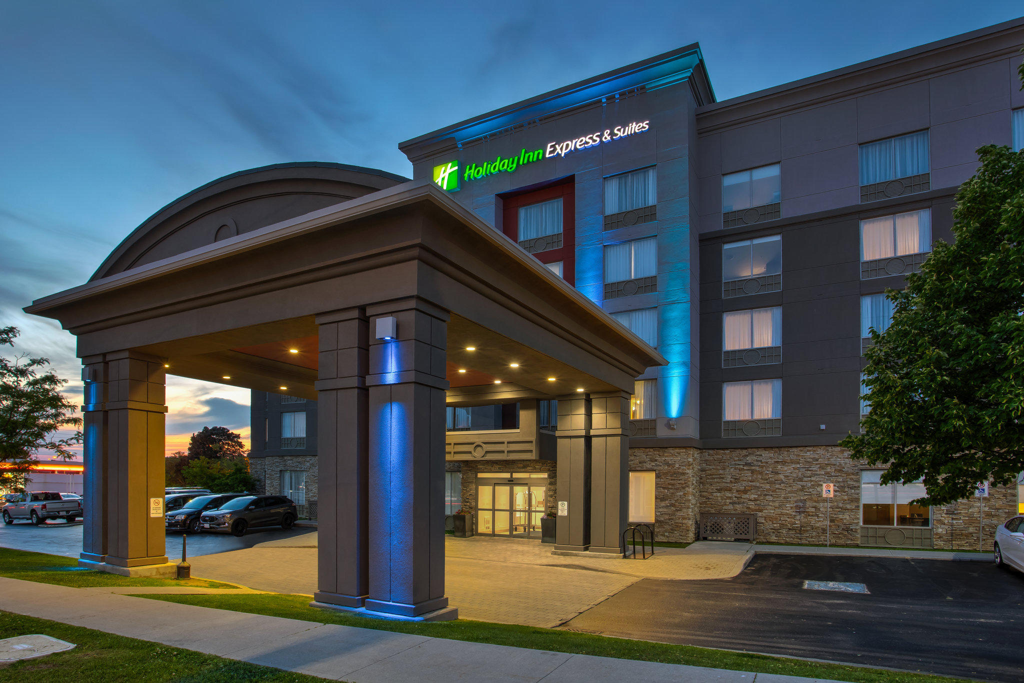 Images Holiday Inn Express & Suites Kingston Central, an IHG Hotel