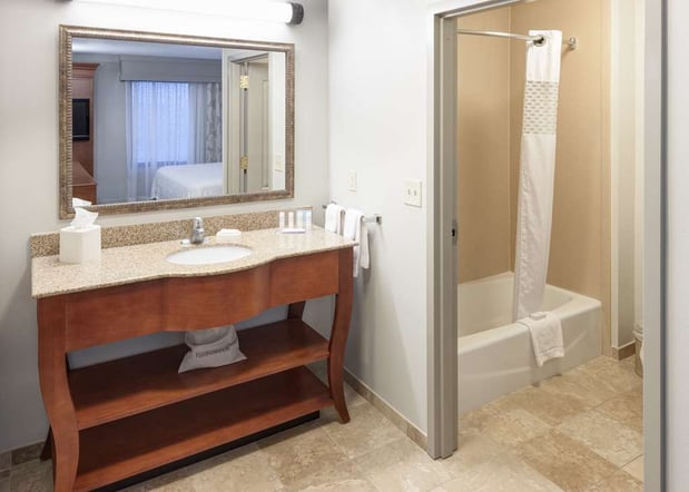 Images Hampton Inn & Suites Cedar Rapids - North