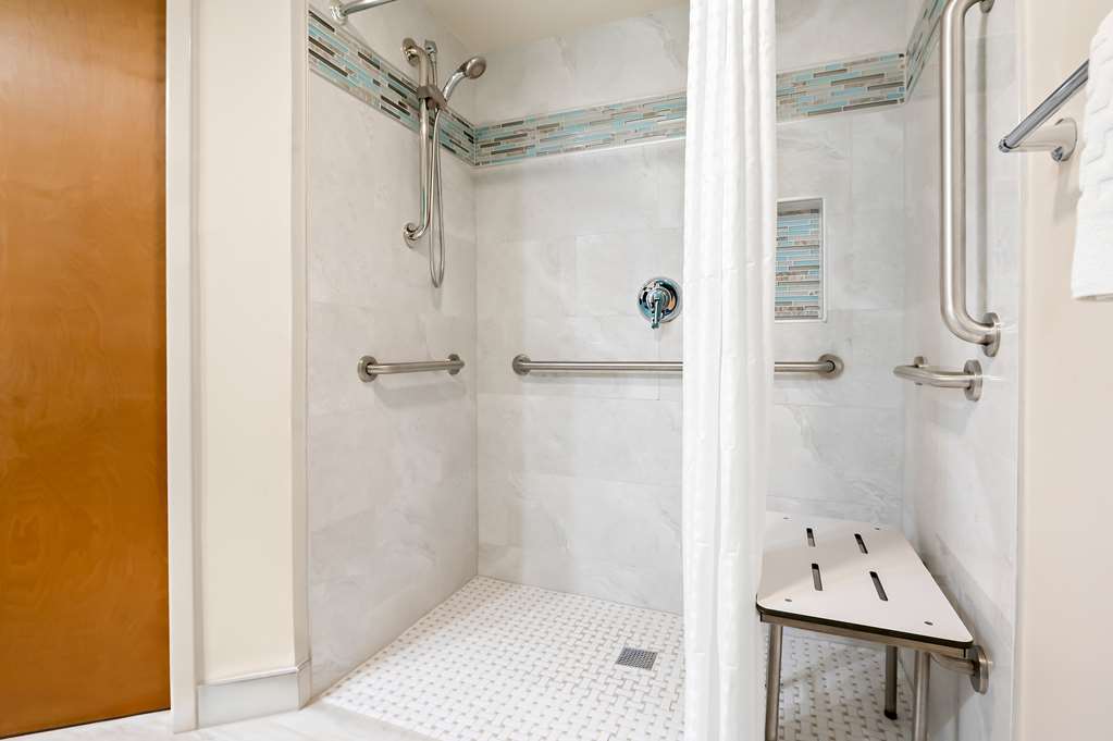 ADA Queen Bathroom