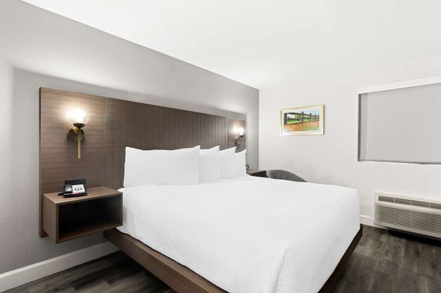 Images SureStay by Best Western Groves