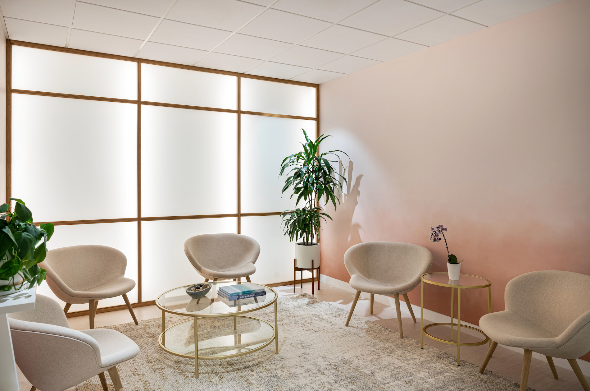 Established in 1995, Perry Endodontics has been at the forefront of providing exceptional endodontic 