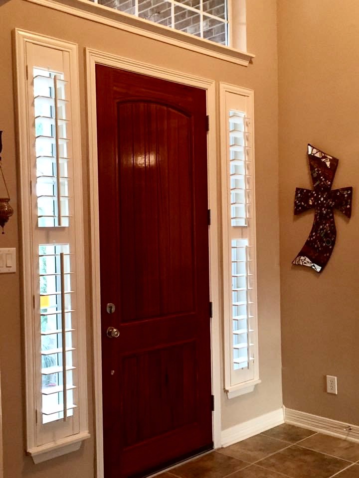 Need to shade your sidelights? Curtains can get caught in the door—but our Shutters give you shade, they’re easy to use, and they look great! Check out this Katy home to see what we mean!