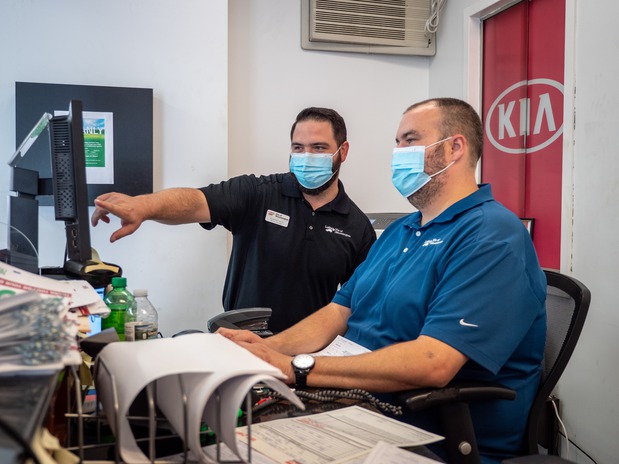 Images Luther Kia of Bloomington