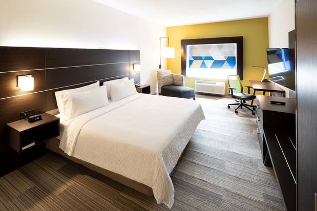 Images Holiday Inn Express & Suites Chicago West - St Charles by IHG