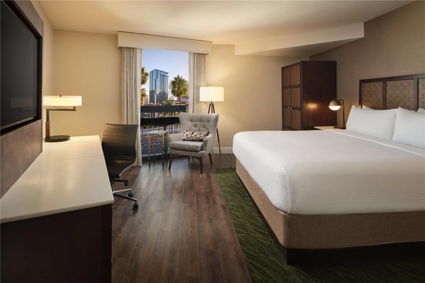 Images The DEXTRO Little Italy, BW Premier Collection