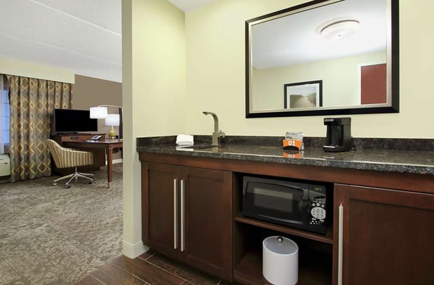 Images Hampton Inn & Suites Rockville Centre