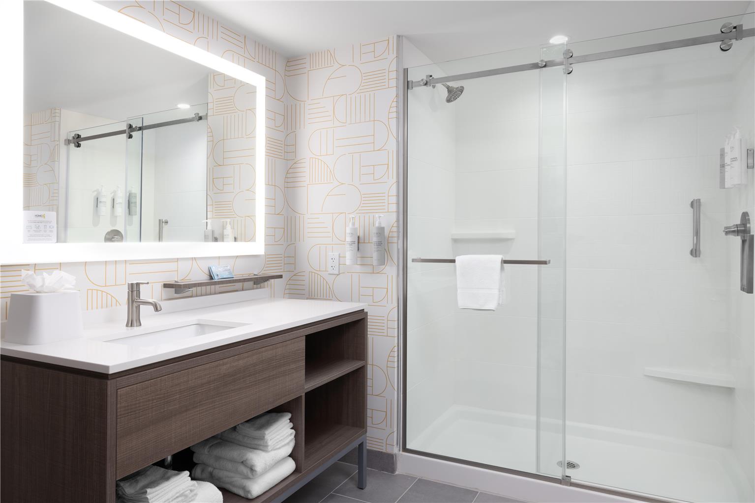 Guest room bath 