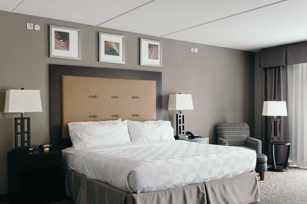 Images Holiday Inn & Suites East Peoria by IHG