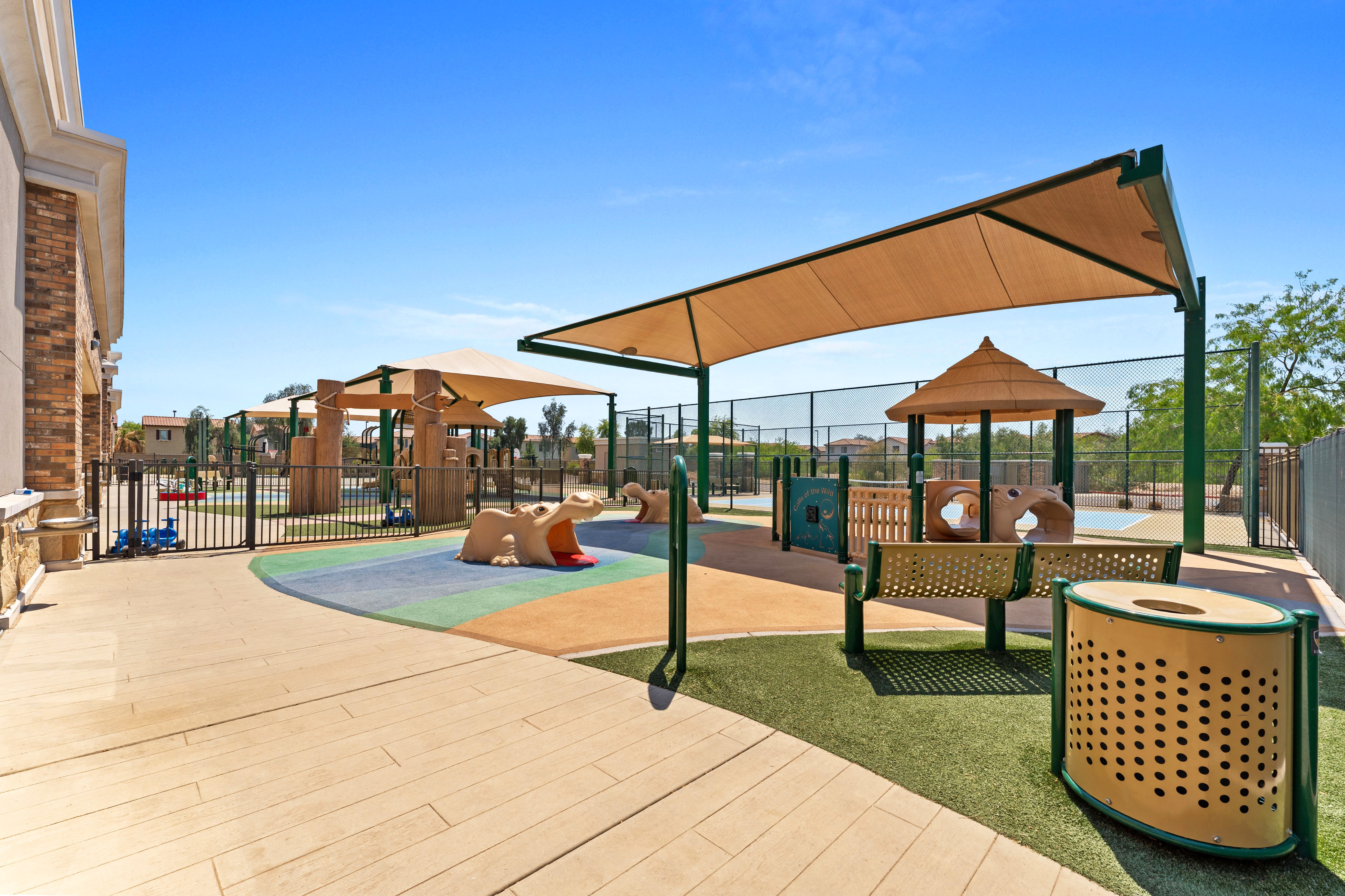 Cre`me de la Cre`me School of Gilbert Image