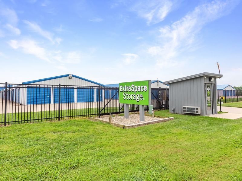Beauty Image - Storage Express at 715 S Moreland Rd, Bethalto, IL 62010