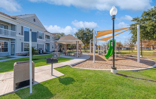 Images Lakeside Pointe Apartments & Townhomes