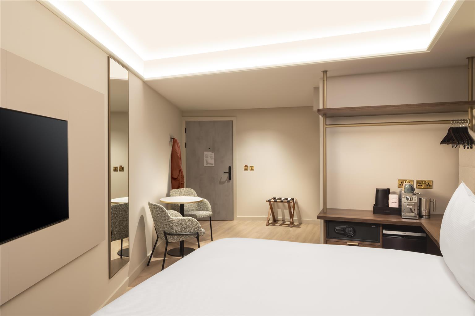 Deluxe Room King Bed