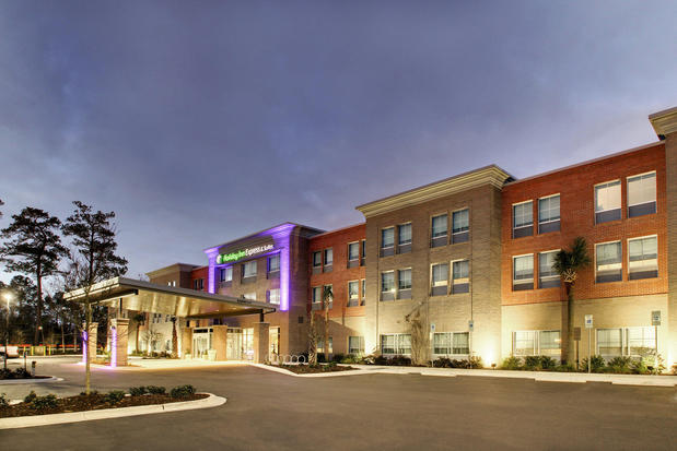 Images Holiday Inn Express & Suites Summerville by IHG