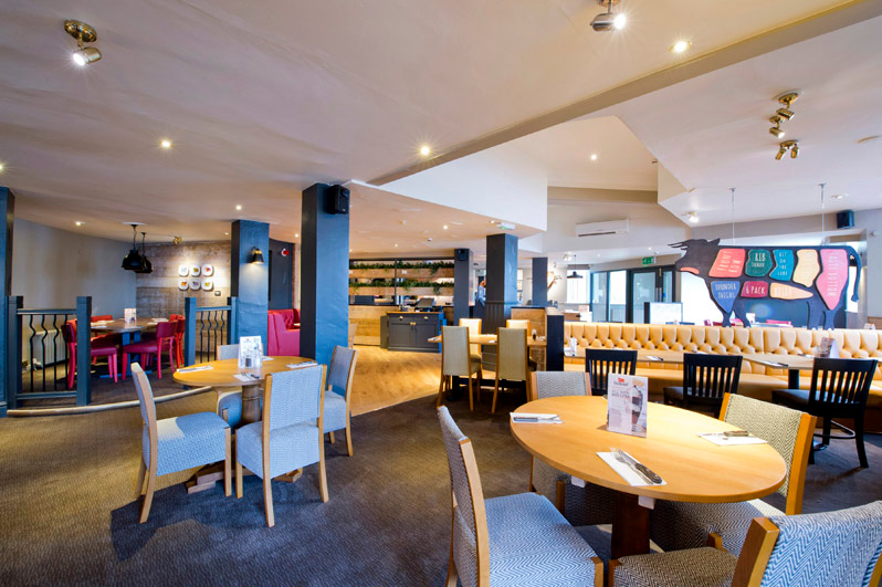 Beefeater restaurant interior Premier Inn Manchester Airport (Heald Green) hotel Stockport 03333 211304