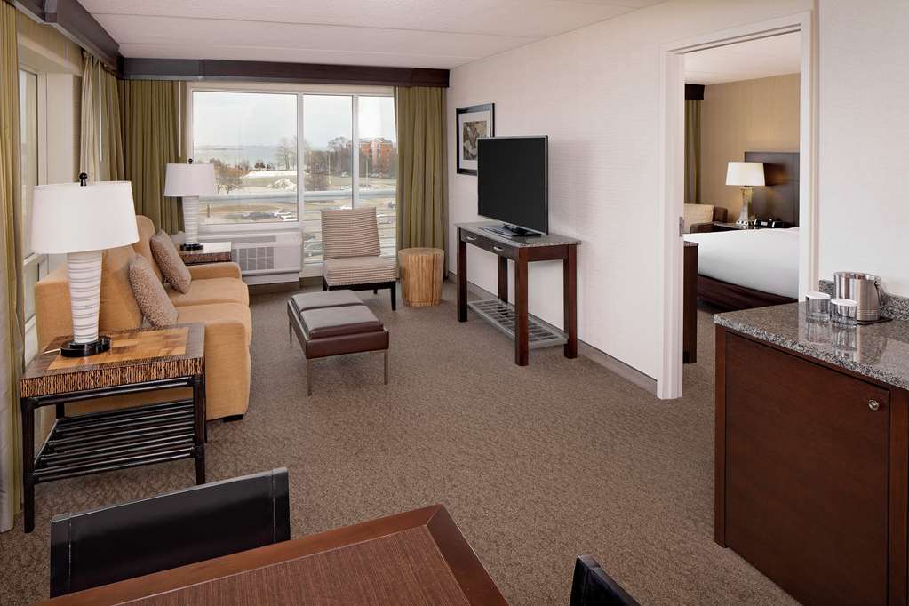 DoubleTree by Hilton Boston Bayside
