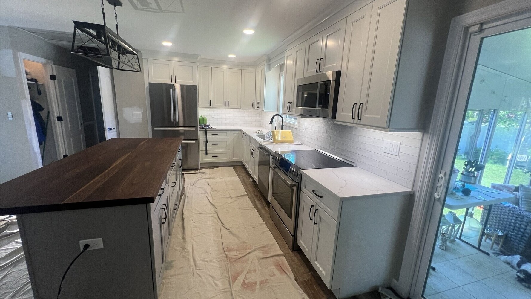 Take a look at the transformation! Swipe to see the before and after of this stunning kitchen upgrade. From outdated to outstanding, our team has turned this space into a modern culinary haven!
#LongIslandKitchenRemodeler