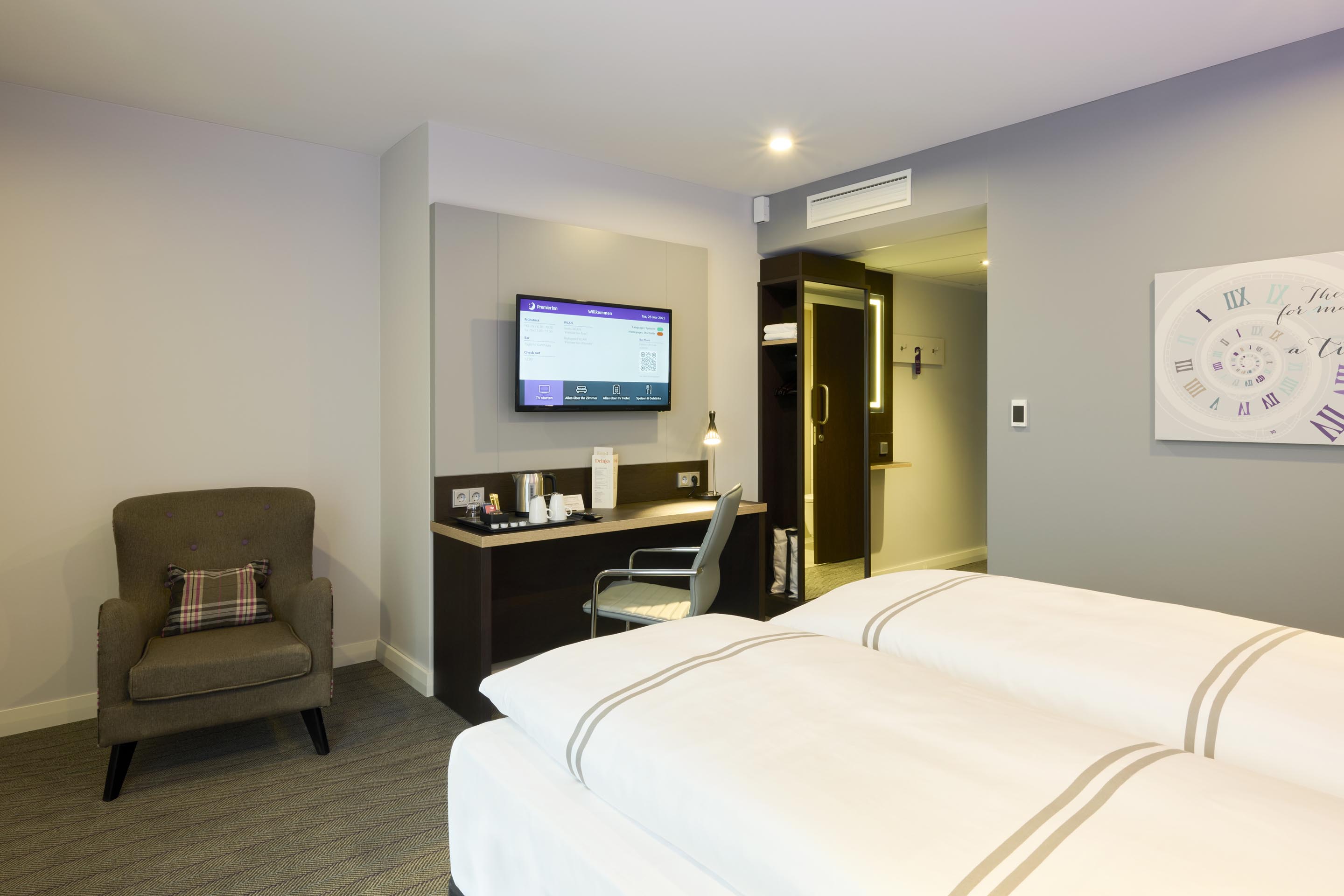 Premier Inn Stuttgart Zuffenhausen Hotel, Strohgäustraße 11 in Stuttgart