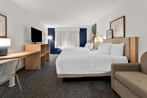 Images Spark by Hilton Tupelo