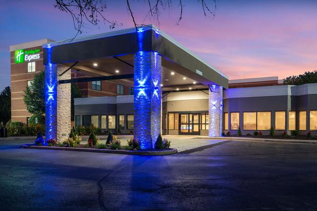 Images Holiday Inn Express Naperville by IHG