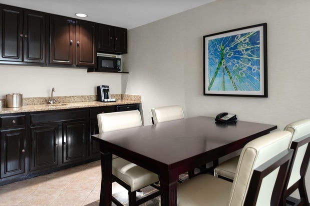 Images Holiday Inn & Suites Marlborough by IHG
