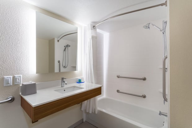 Images Holiday Inn Express & Suites Cedar Falls - Waterloo by IHG