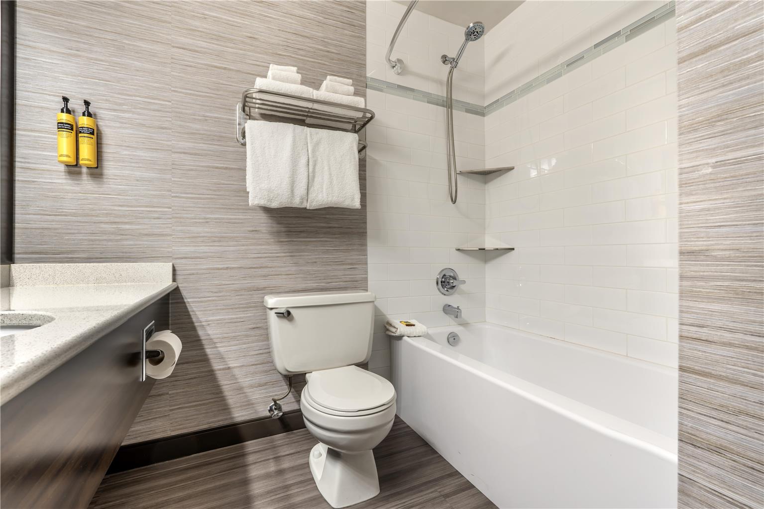 Images Best Western Plus Carlton Plaza Hotel