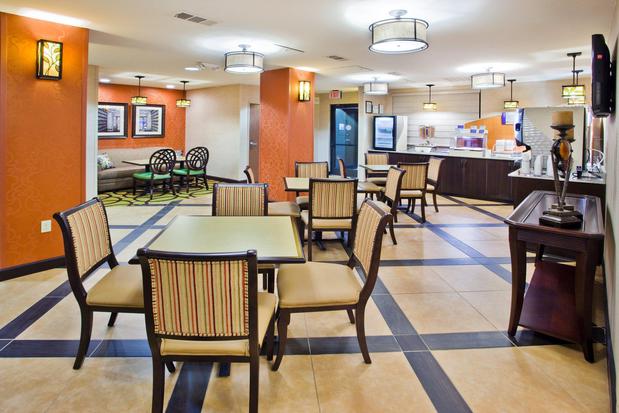 Images Holiday Inn Express Peachtree Corners-Norcross by IHG