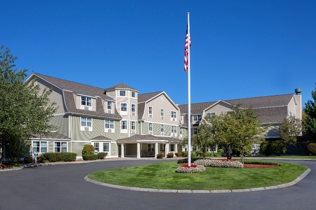 Images Benchmark Senior Living at Putnam Farm