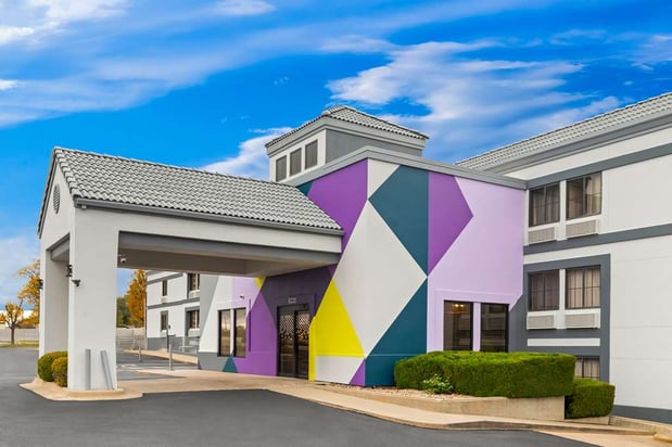 Images Spark by Hilton Wichita East