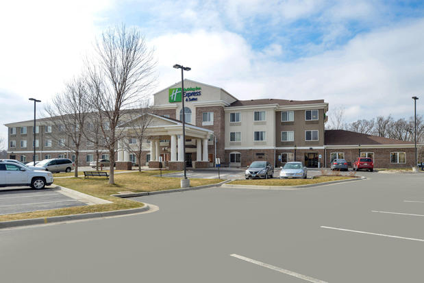 Images Holiday Inn Express & Suites Omaha West, an IHG Hotel