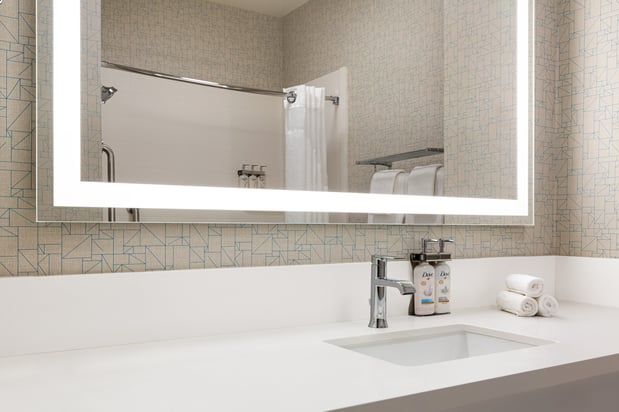 Images Holiday Inn Express & Suites Bakersfield Central by IHG