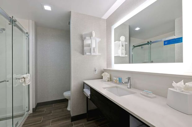 Images Hampton Inn & Suites Houston East Beltway 8
