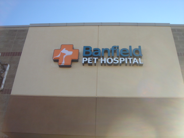 Banfield Pet Hospital® - Maplewood