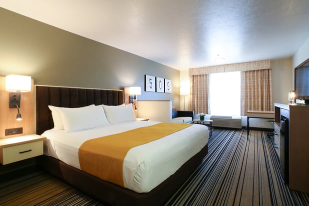 Images Oxford Suites Spokane Valley