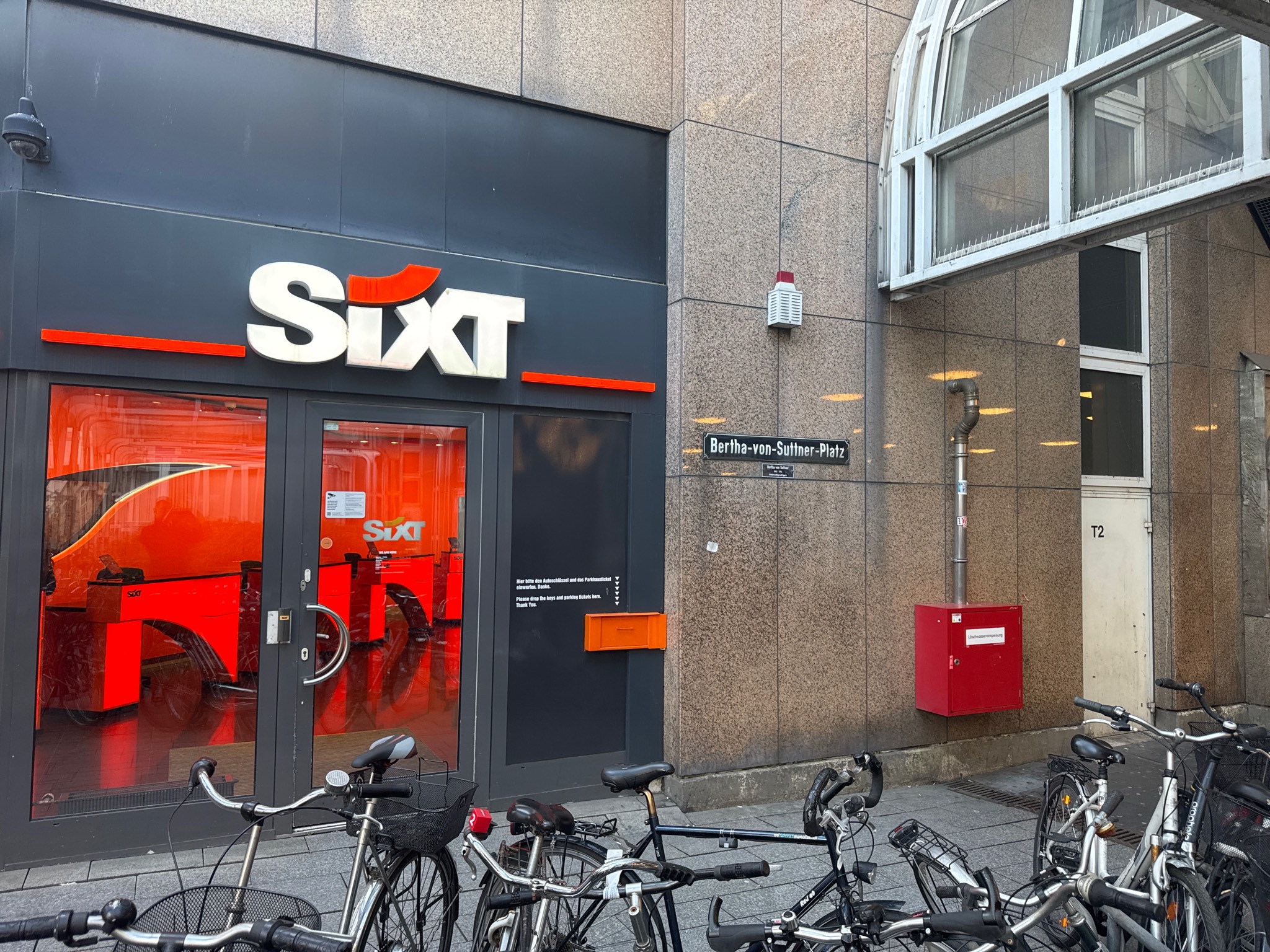SIXT Autovermietung Düsseldorf Zentrum/HBF, Willi-Becker-Allee 10 in Düsseldorf