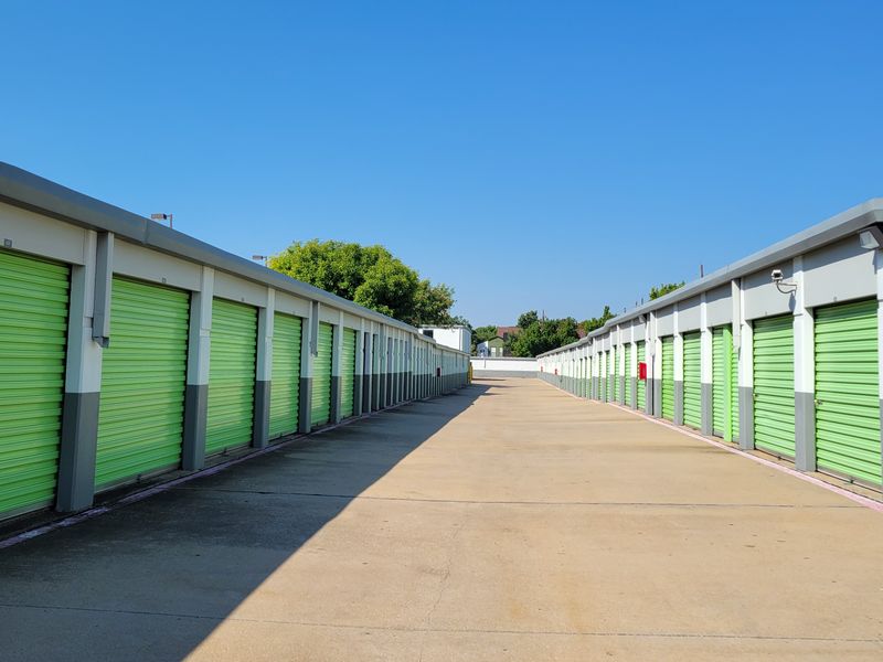 Images Extra Space Storage