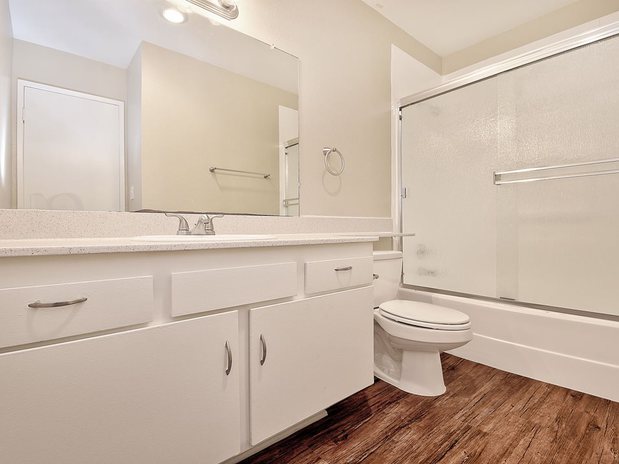 Images WOODSIDE VILLAGE Apartments