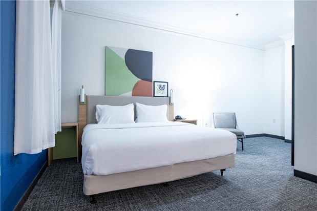 Images Spark by Hilton Lafayette South