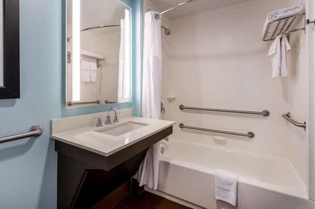 Images Hilton Garden Inn Roanoke