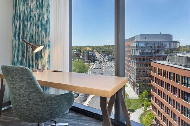 Images Hilton Garden Inn Boston Brookline