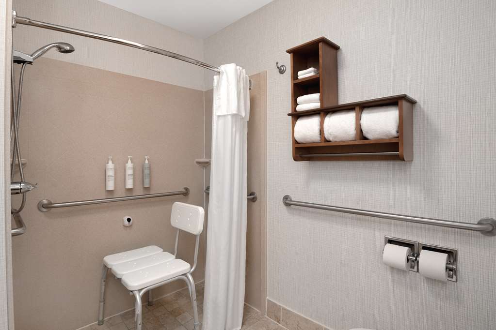 Guest room bath