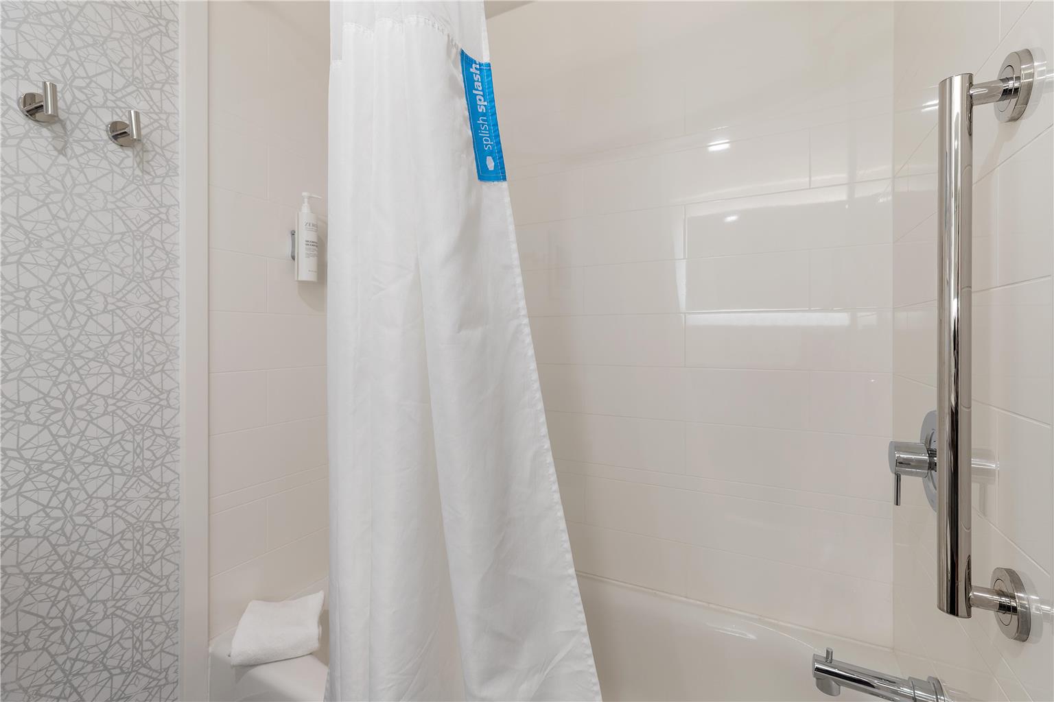 Guest room bath