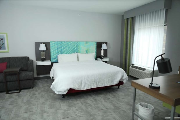 Images Hampton Inn & Suites by Hilton Burlington
