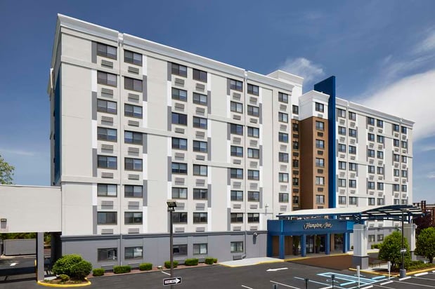 Images Hampton Inn Newark Airport