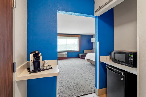 Images Holiday Inn Express & Suites Detroit Northwest - Livonia by IHG