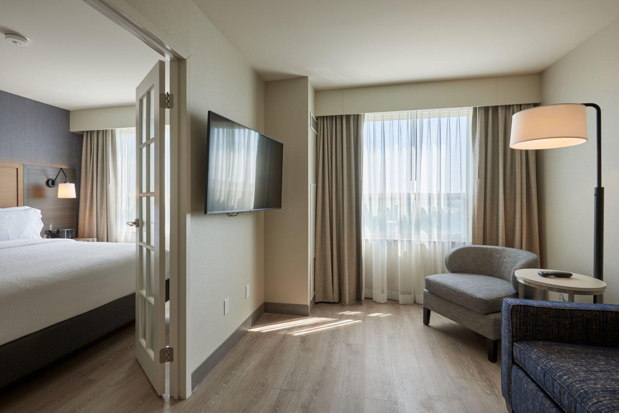 Images Holiday Inn & Suites Ottawa Kanata, an IHG Hotel