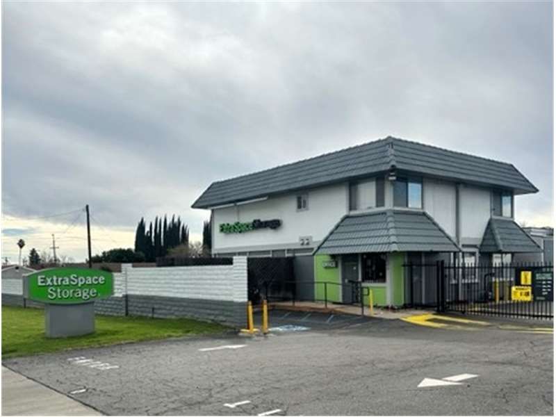 Beauty Image - Extra Space Storage at 135 S Campus Ave, Upland, CA 91786