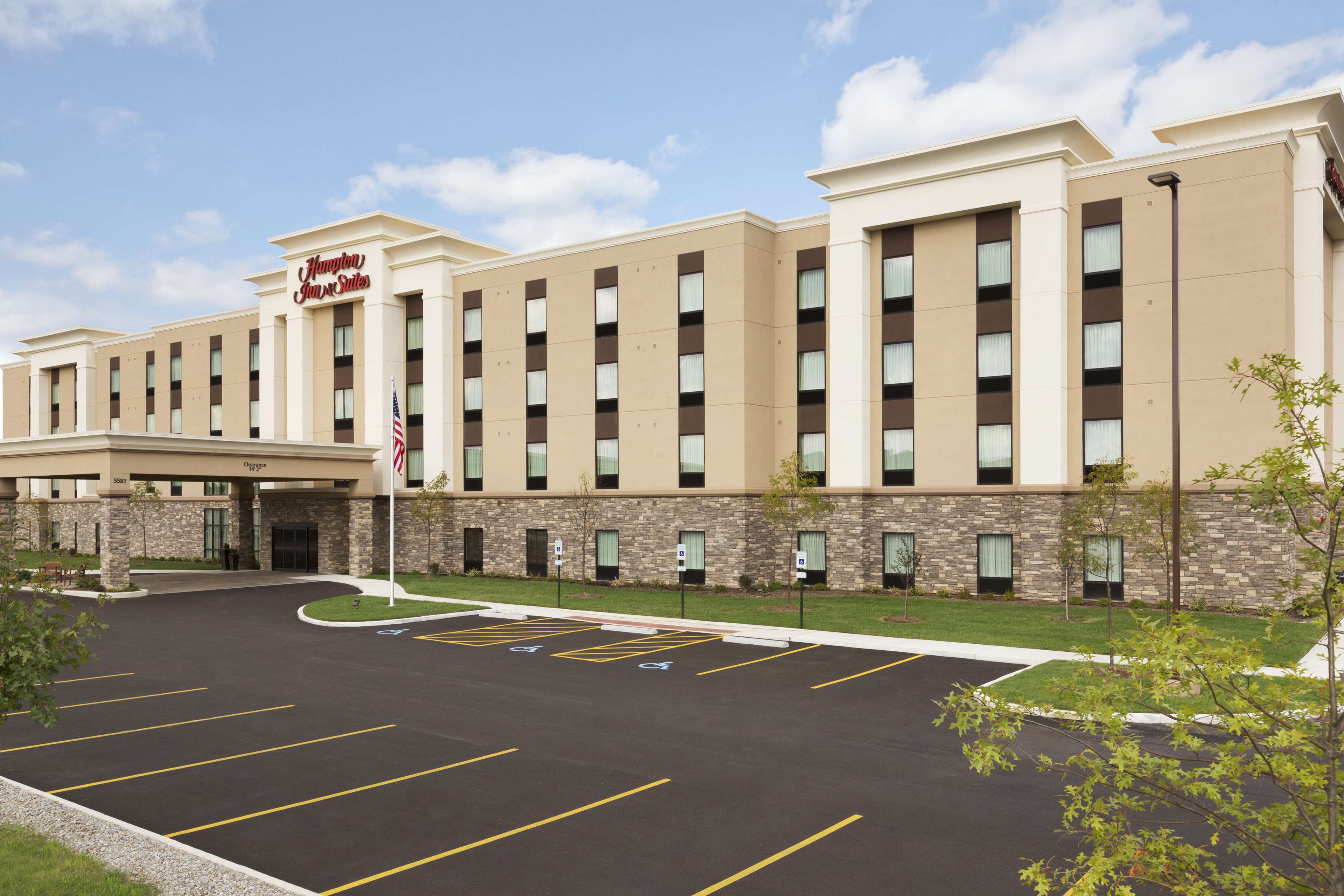 HAMPTON INN & SUITES NILES/WARREN