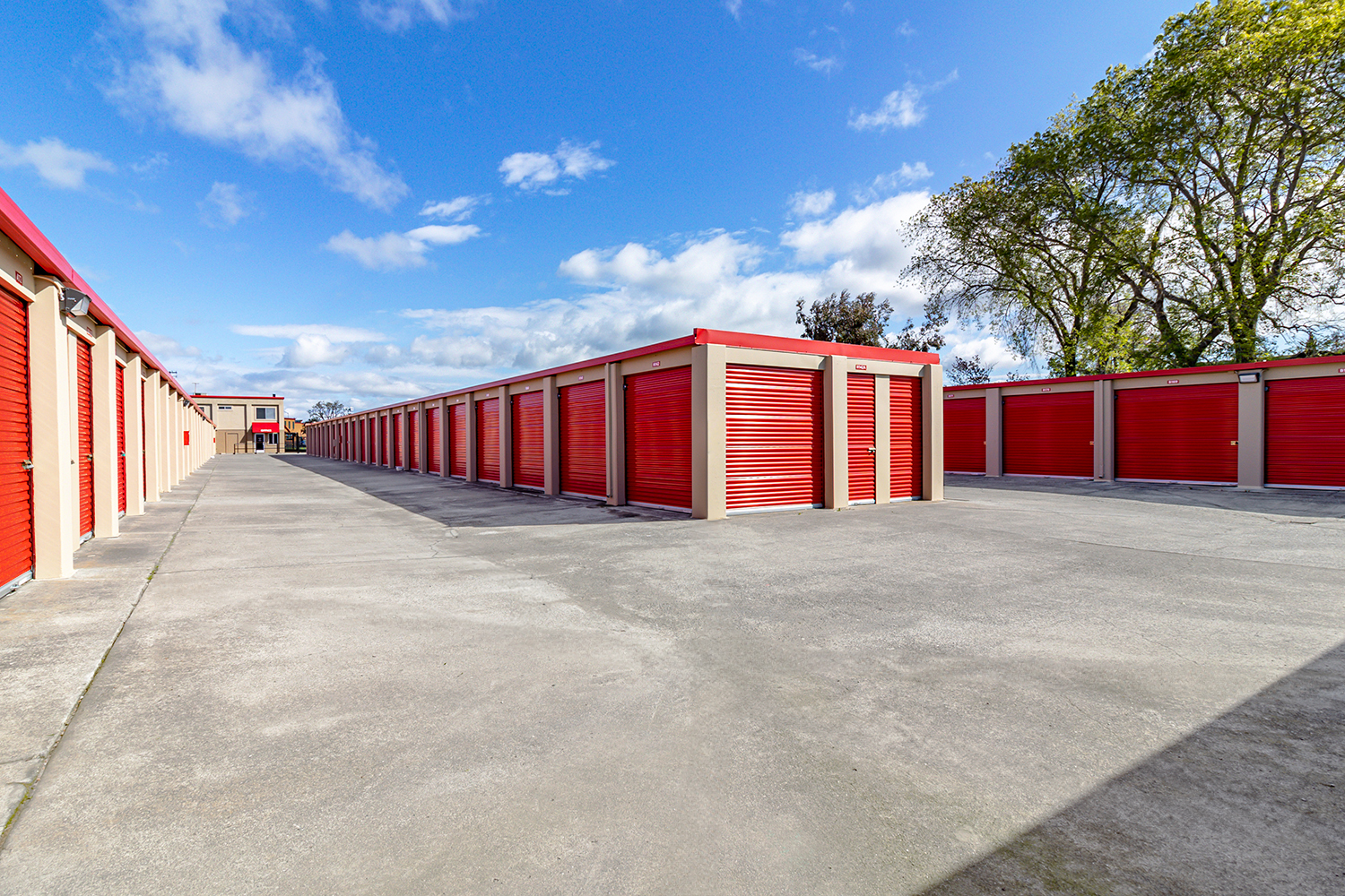 Easily accessible ground-floor self storage units in Vallejo, CA.