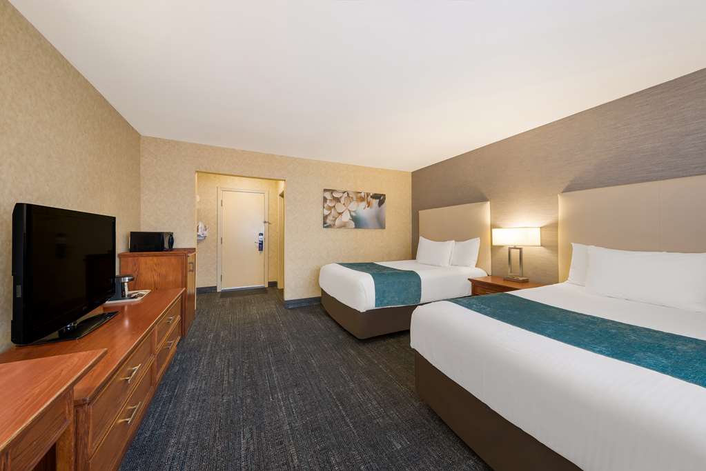 Best Western Voyageur Place Hotel in Newmarket: Guest Room with 2 Double Beds, motel section
